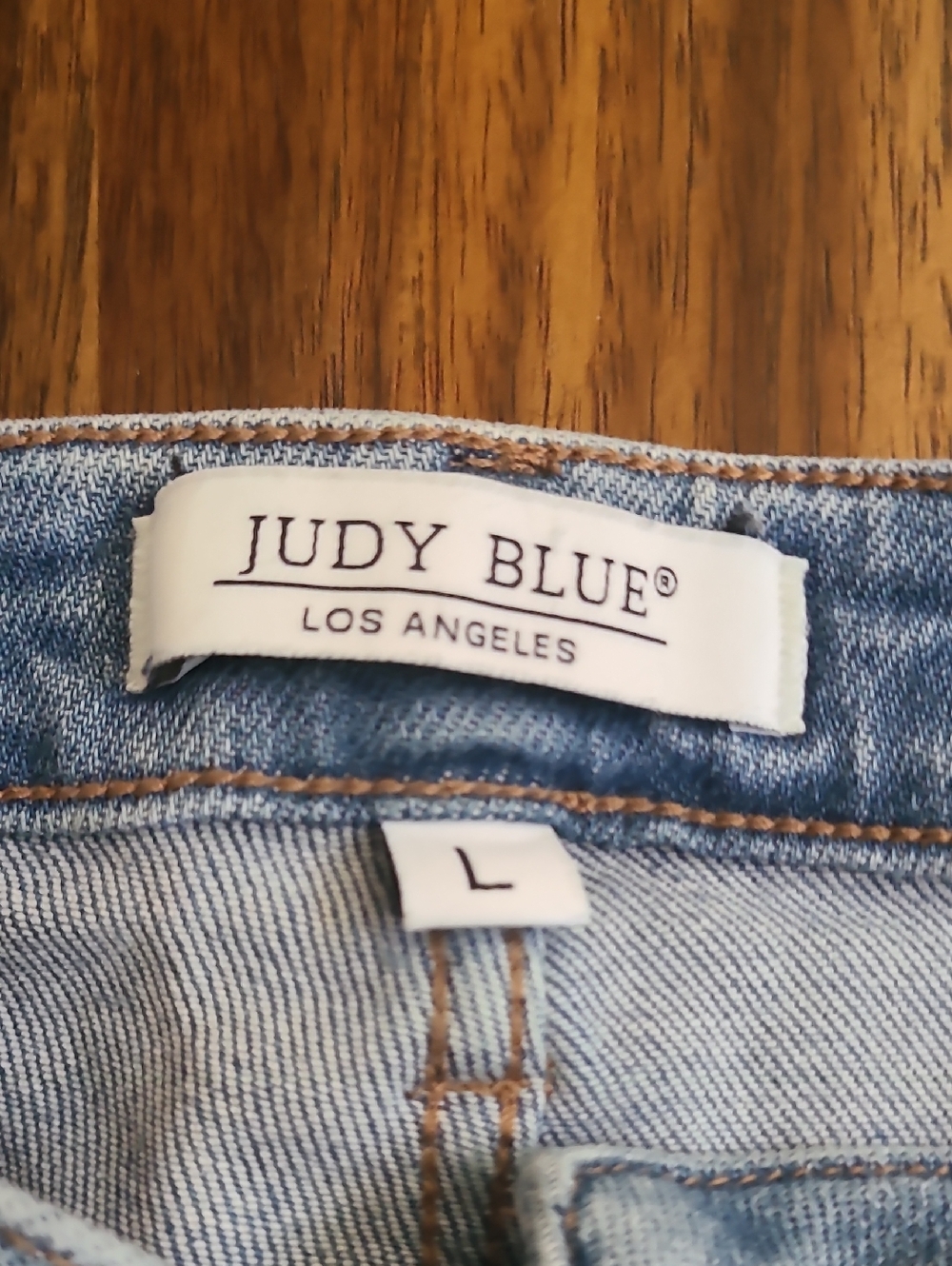 Judy blue light wash distressed Bermuda shorts Size Large - Picture 2 of 4